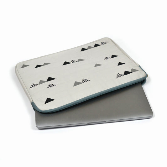 Gunmetal Cats Tooth Laptop Sleeve