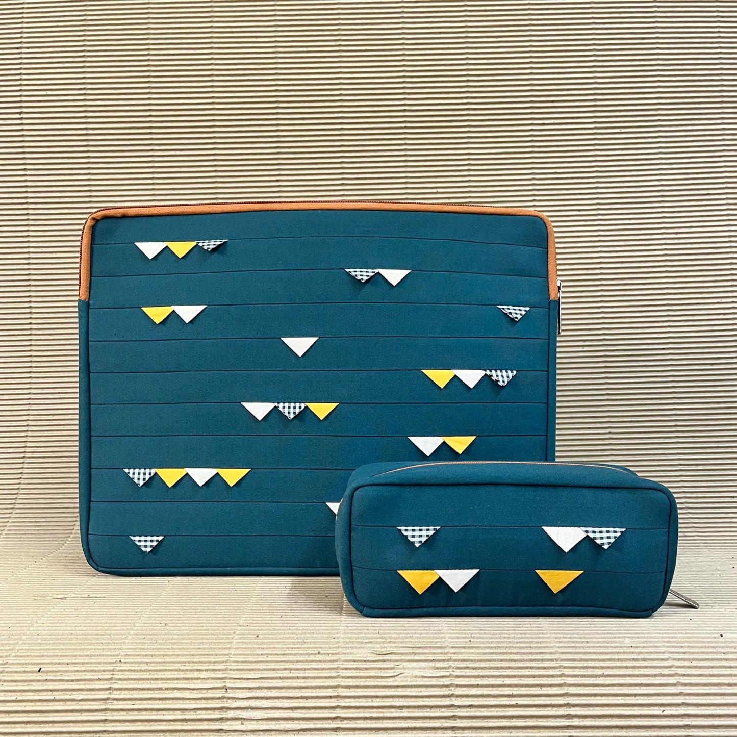Verde Cats Tooth Laptop Sleeve