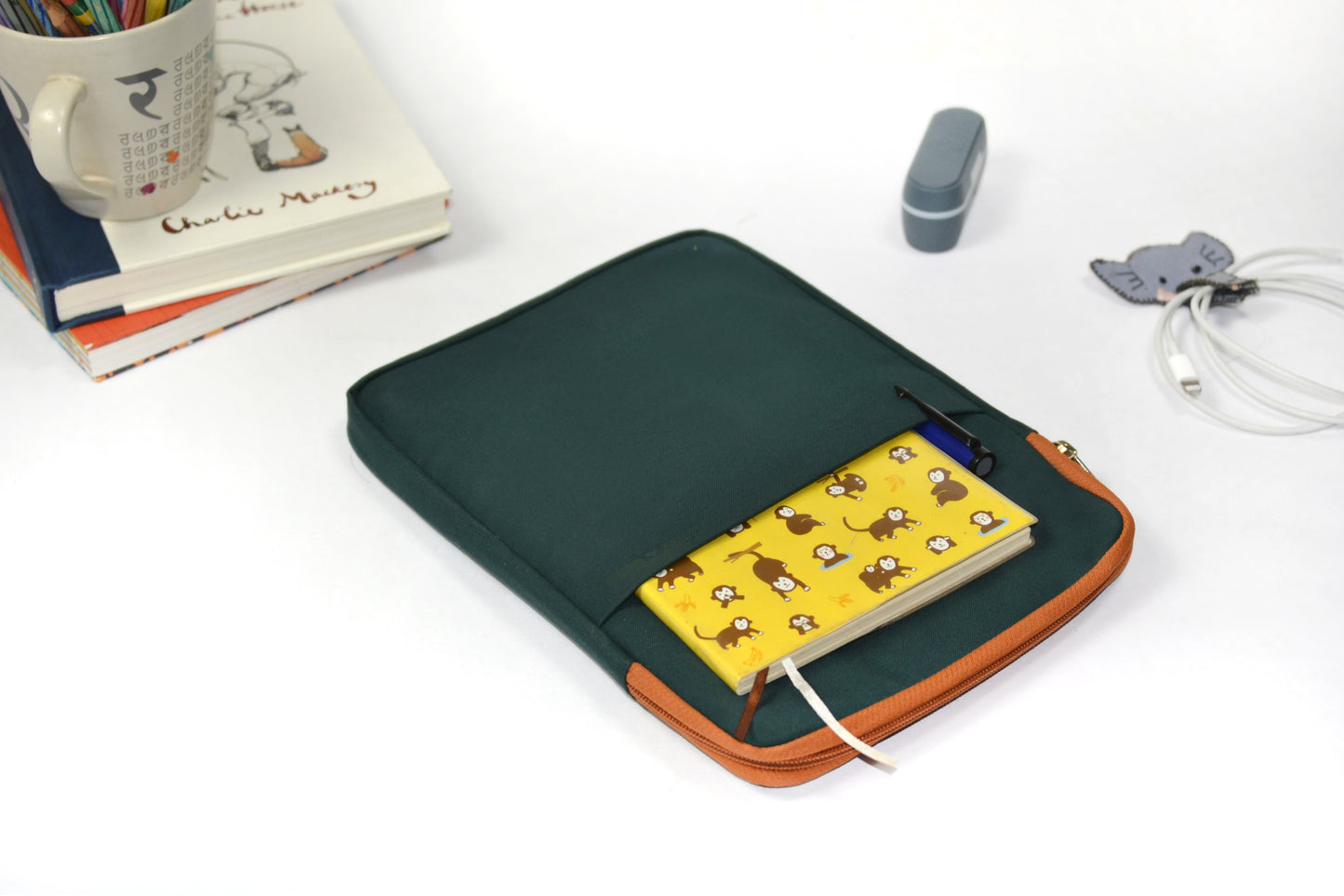 Verde Lazy Daisy Tablet Sleeve