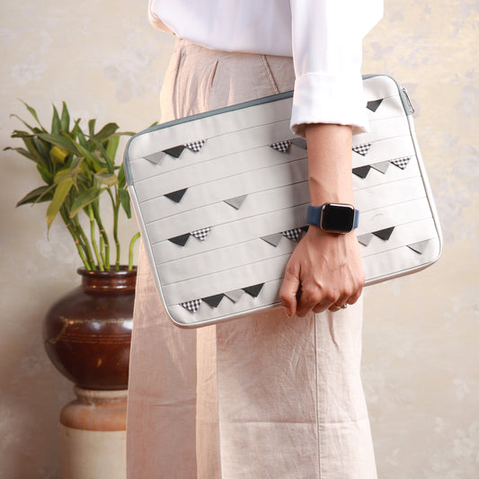 Gunmetal Cats Tooth Laptop Sleeve
