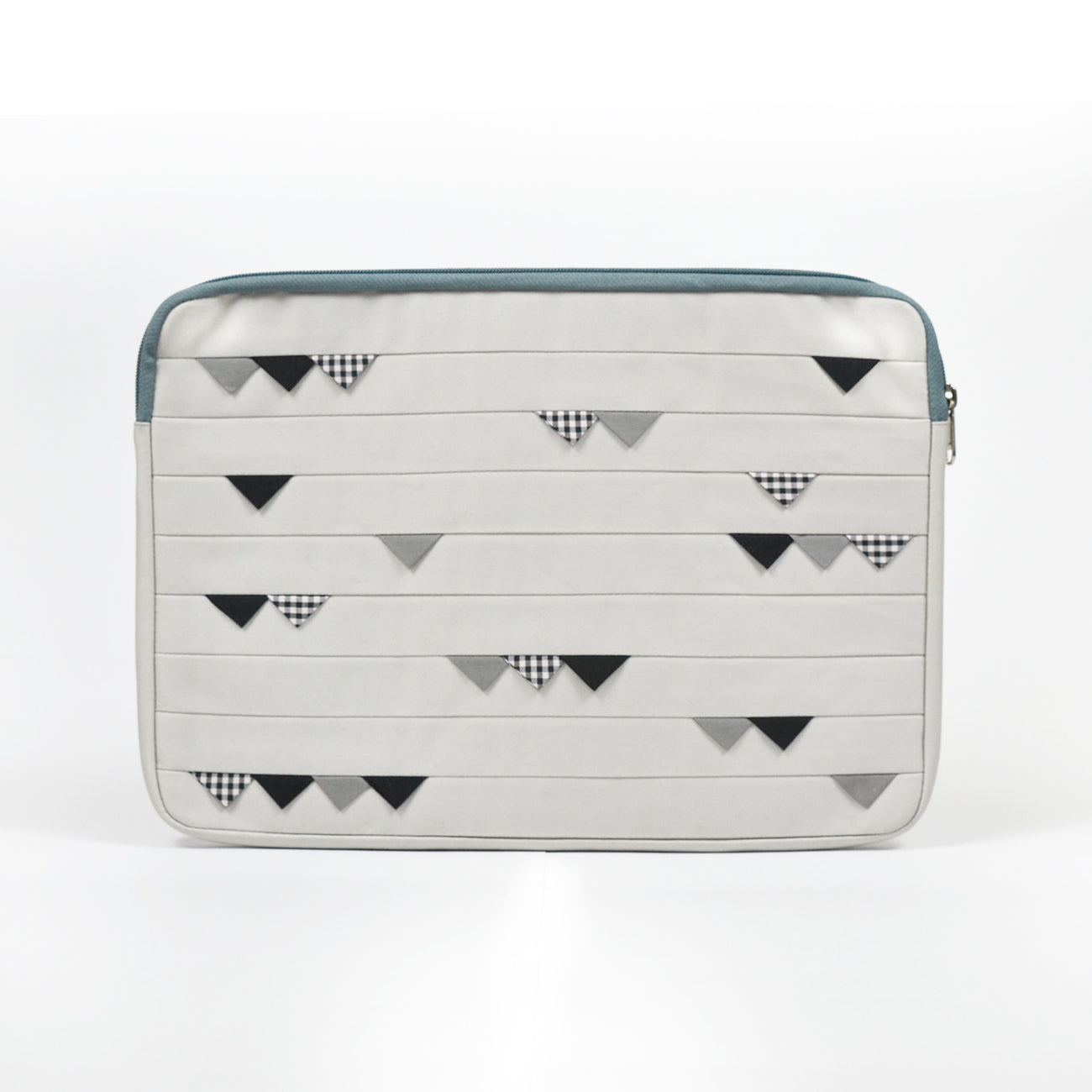 Gunmetal Cats Tooth Laptop Sleeve