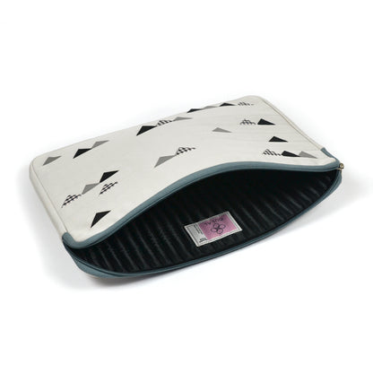 Gunmetal Cats Tooth Laptop Sleeve
