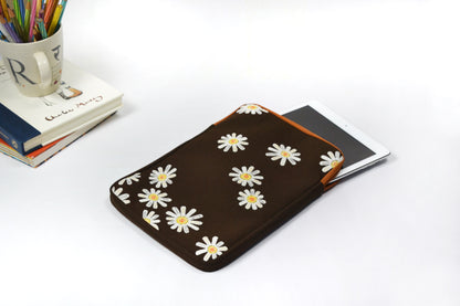 Latte Lazy Daisy Tablet Sleeve