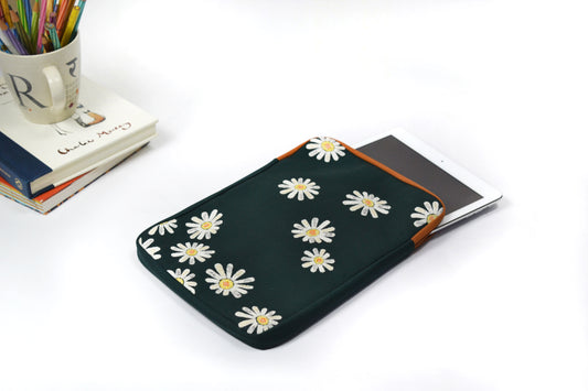 Verde Lazy Daisy Tablet Sleeve